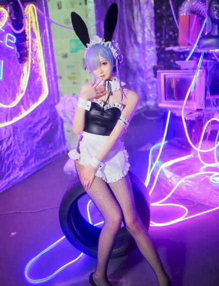 漂亮的喂奶人妻中文版_1080P天堂在线