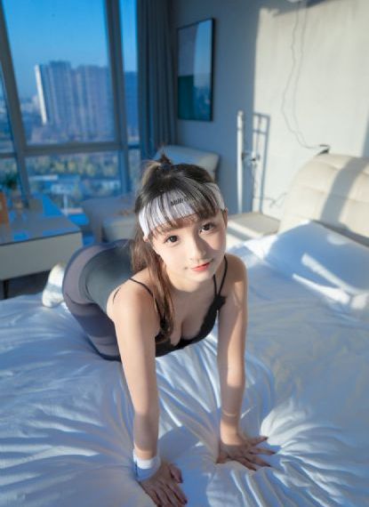 欧美灰色大衣街拍图片_1080BD在线观看